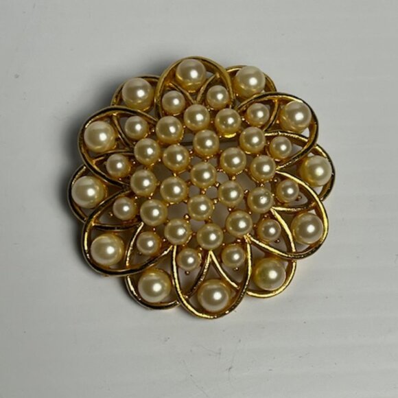Vintage Elegant Retro Gold Tone Brooch with Faux Pearls - 1.75" dia. - Picture 1 of 2